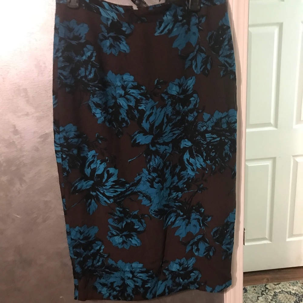 Long pencil skirt